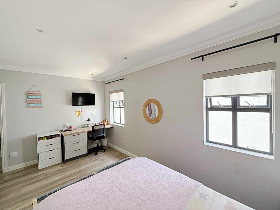 4 Bedroom Property for Sale in Calypso Beach Western Cape